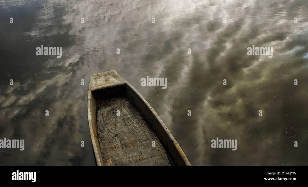 Das Boot Boot Kahn *** The boat barge Copyright: xRayxvanxZeschaux Credit: Imago/Alamy Live News Stock Photo