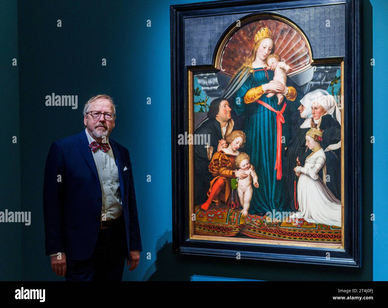 31 October 2023, Hesse, Frankfurt/Main: Prof. Dr. Jochen Sander, curator of the exhibition/deputy director of the Städel Museum, stands in front of the painting 'Madonna of Mayor Jacob Meyer zum Hasen' (1526-1528). The Städel Museum is showing 'Holbein and the Renaissance in the North' (Nov. 2, 2023 - Feb. 18, 2024). The exhibition is about Renaissance painting in northern Europe influenced by Italy. Photo: Andreas Arnold/dpa Stock Photo