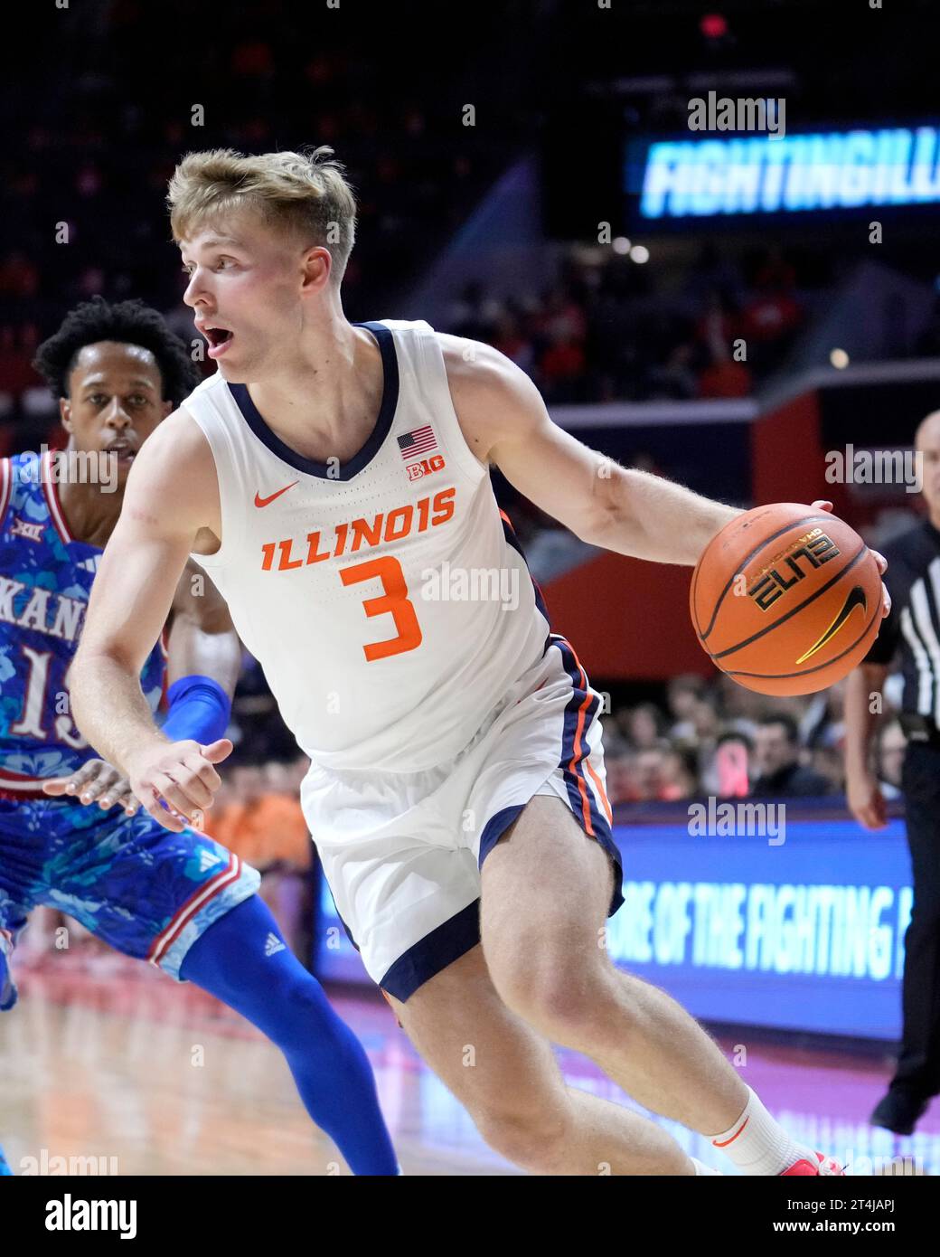 Illinois forward Marcus Domask drives to the basket during an NCAA