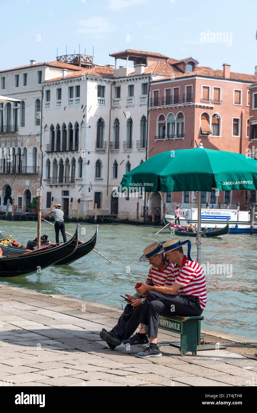 Venice hotel couple hi-res stock photography and images - Alamy