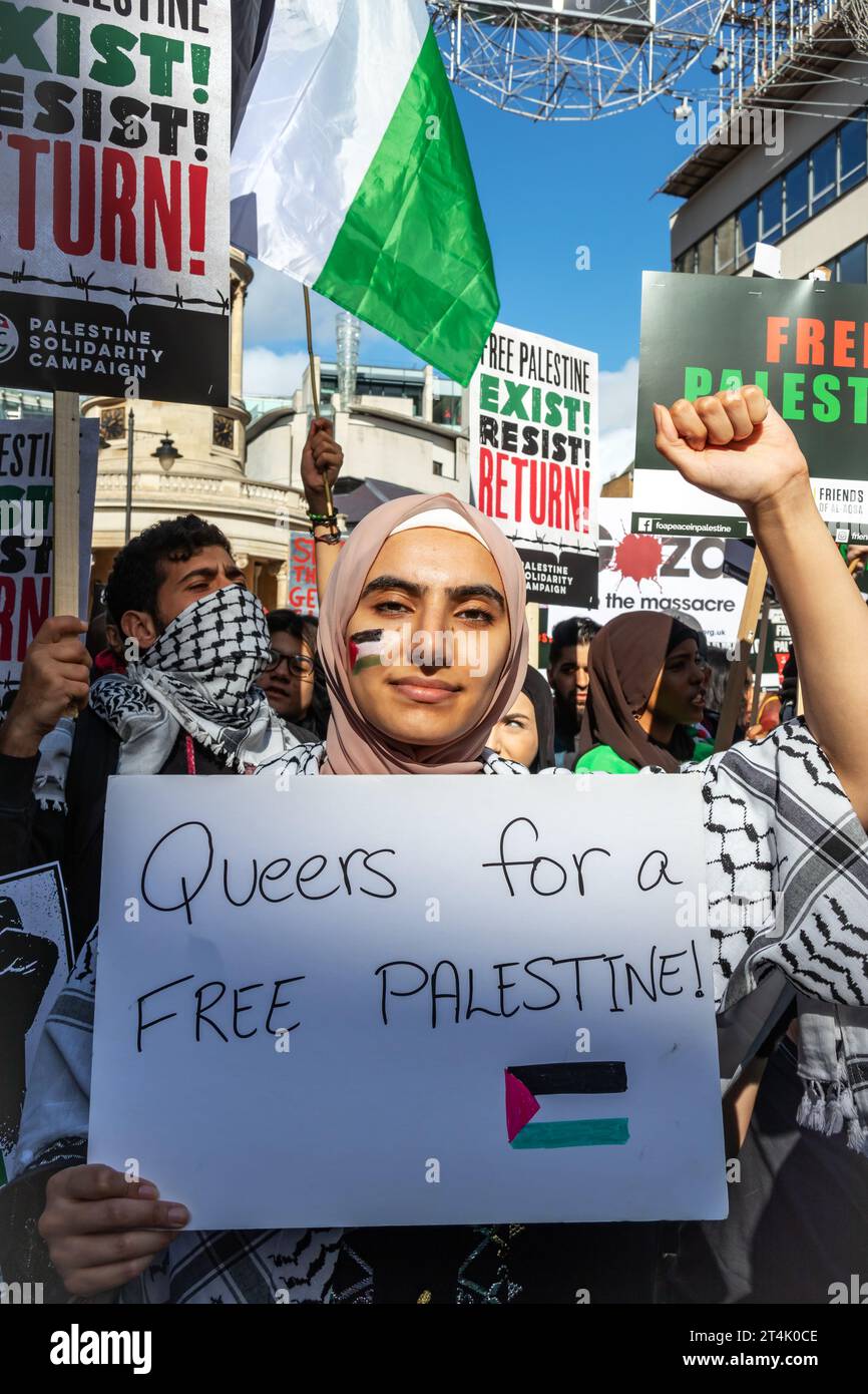 Queers for a Free Palestine sign. Pro-Palestinian march drew thousands in London, with protests also spread across the UK Stock Photo