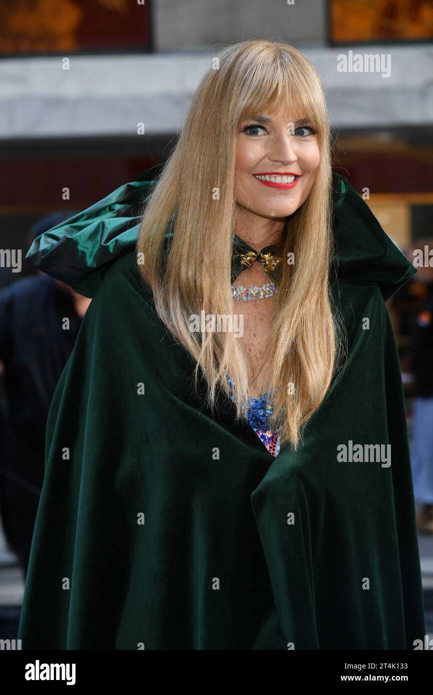 Savannah Guthrie As Taylor Swift Stock Photo - Alamy