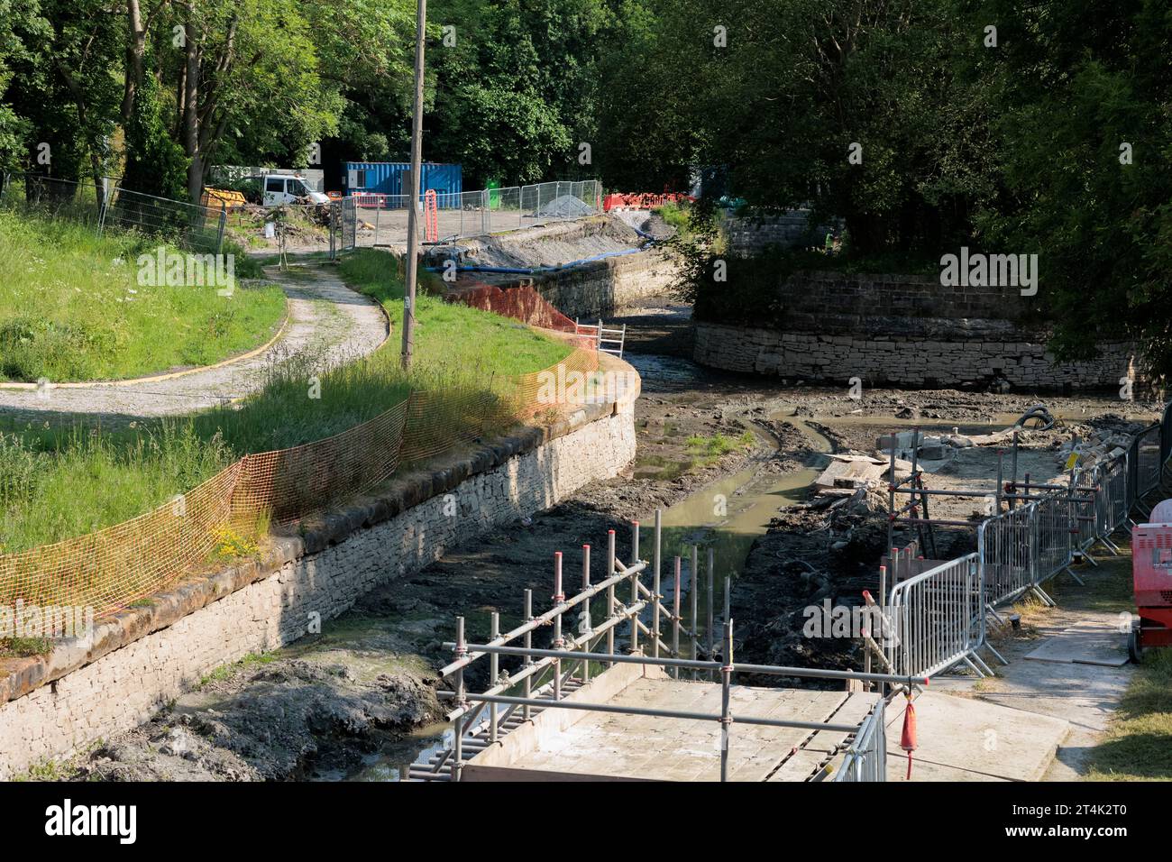 Canal repair operations on the drained Llangollen canal in the Trevor Basin North Wales Stock Photo