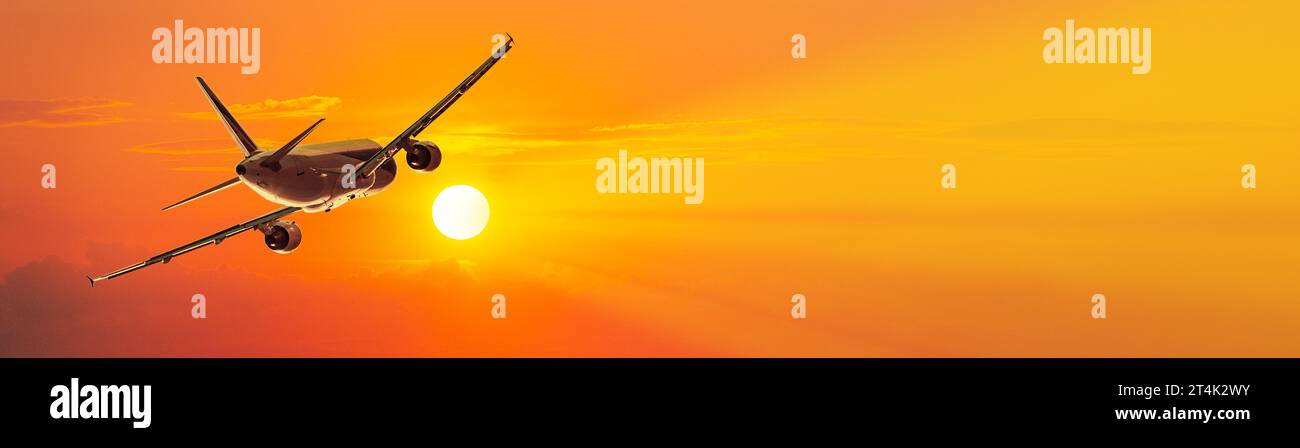 Plane takes off evening sky hi-res stock photography and images - Alamy