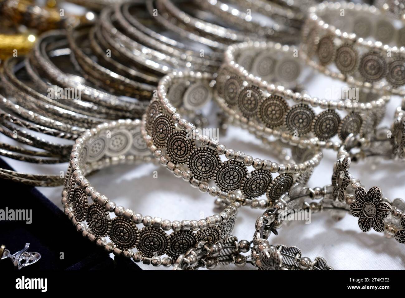 Local Bangles Girls bangle bangles hand hi-res stock photography and images - Alamy