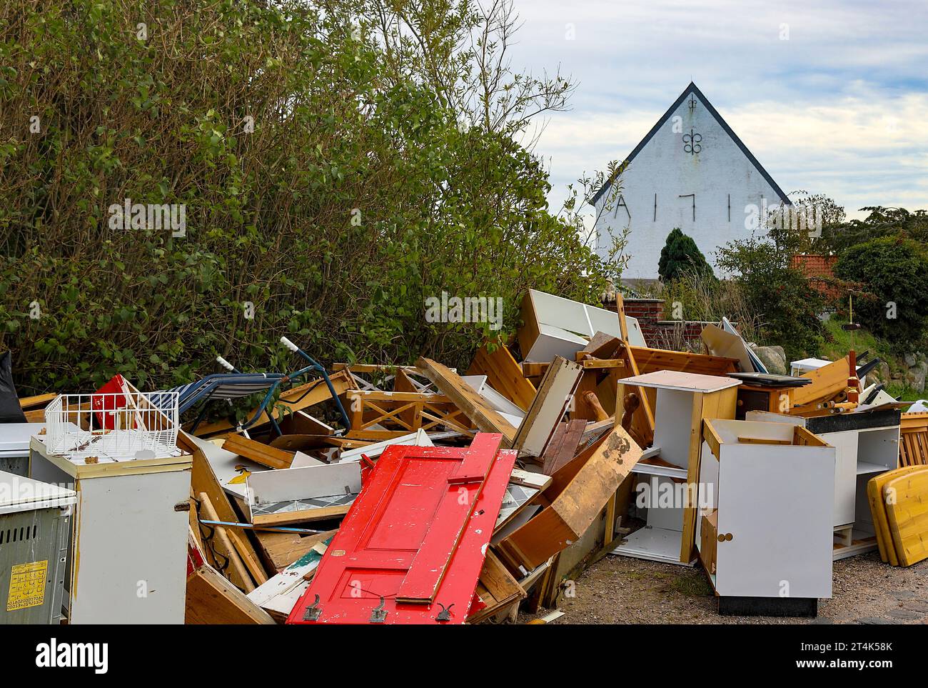 A large pile of bulky waste with old furniture and electrical items. Collection is free on the island of Sylt. Stock Photo