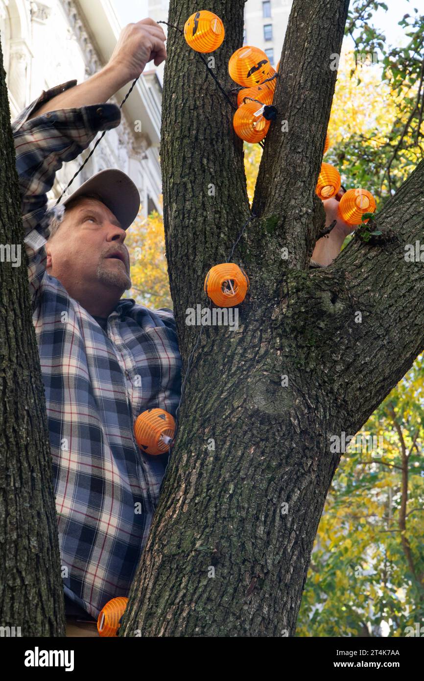 New York, USA. 31st Oct, 2023. On Manhattan's Upper East Side extravagant Halloween decorations are being put up and attract visitors who take photos and selfies. Credit: Anna Watson/Alamy Live News Stock Photo