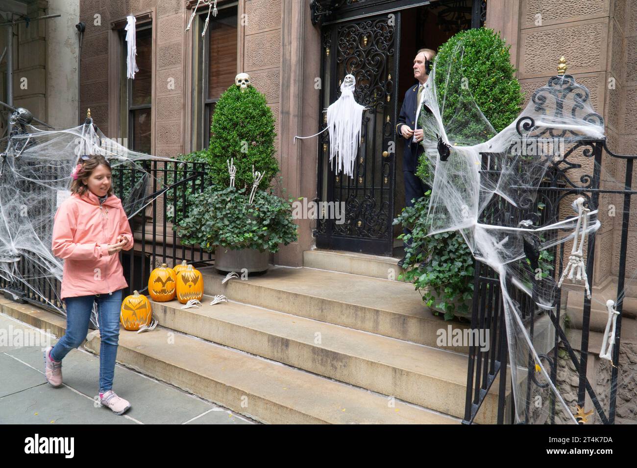 New York, USA. 31st Oct, 2023. On Manhattan's Upper East Side extravagant Halloween decorations are being put up and attract visitors who take photos and selfies. Credit: Anna Watson/Alamy Live News Stock Photo