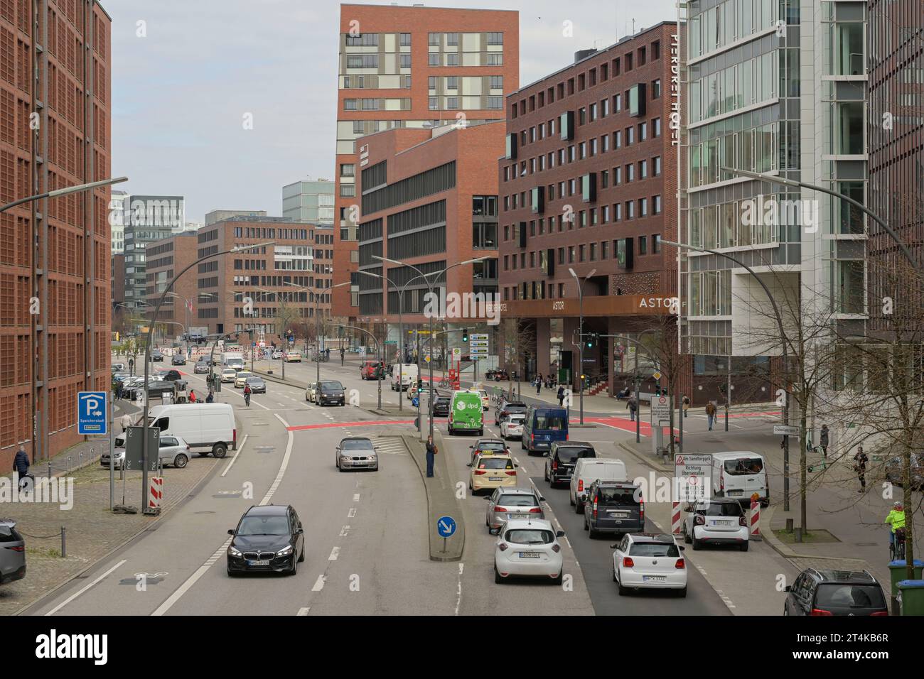 Straßenverkehr, Am Sandtorkai, Speicherstadt, Hamburg, Deutschland Stock Photo