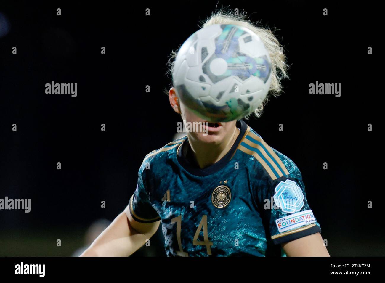 Reykjavik, Iceland. 31st Oct, 2023. Soccer, Women: Nations League A, group stage, group 3, matchday 4, Iceland - Germany, Laugardalsvöllur. Germany's Lena Lattwein in action. Credit: Brynjar Gunnarsson/dpa/Alamy Live News Stock Photo