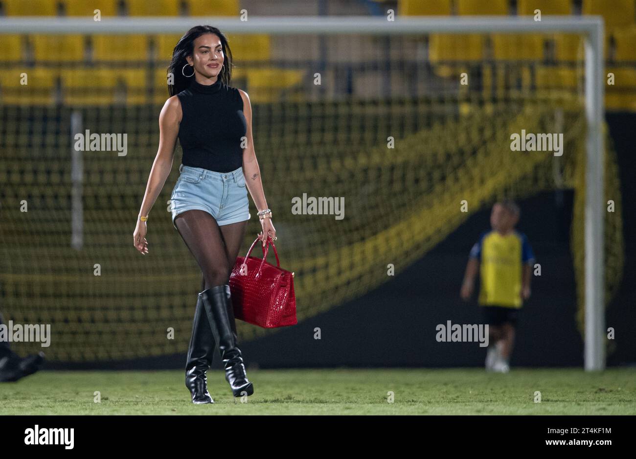 Riyadh, Saudi Arabia. 31/10/2023, Riyadh, Saudi Arabia. October 31, 2023 Georgina Rodriguez walks on the pitch at the end of the SAFF Saudi Arabia King's Cup 2023-24 R16 match between Al Nassr FC vs Al Ettifaq FC at Al Awwal Park Stadium on October 31, 2023 in Riyadh, Saudi Arabia. Photo by Victor Fraile / Power Sport Images Stock Photo