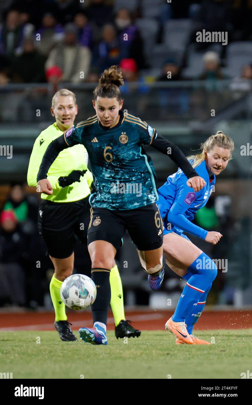 Reykjavik, Iceland. 31st Oct, 2023. Soccer, Women: Nations League A, group stage, group 3, matchday 4, Iceland - Germany, Laugardalsvöllur. Germany's Lena Oberdorf on the ball. Credit: Brynjar Gunnarsson/dpa/Alamy Live News Stock Photo