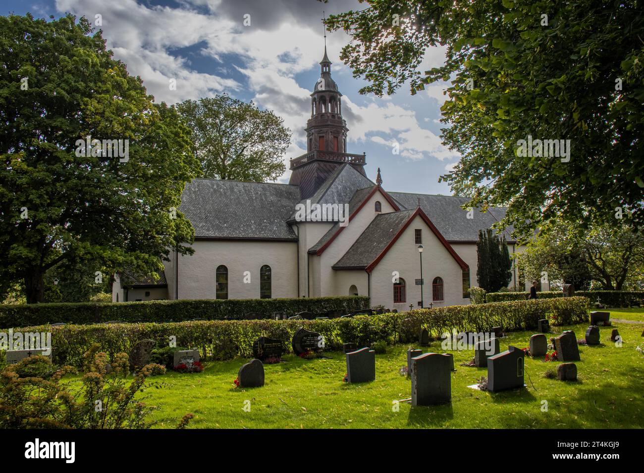 En Alesund, cementerio e iglesia en el Museo al aire libre Sunnmore. Noruega Stock Photo