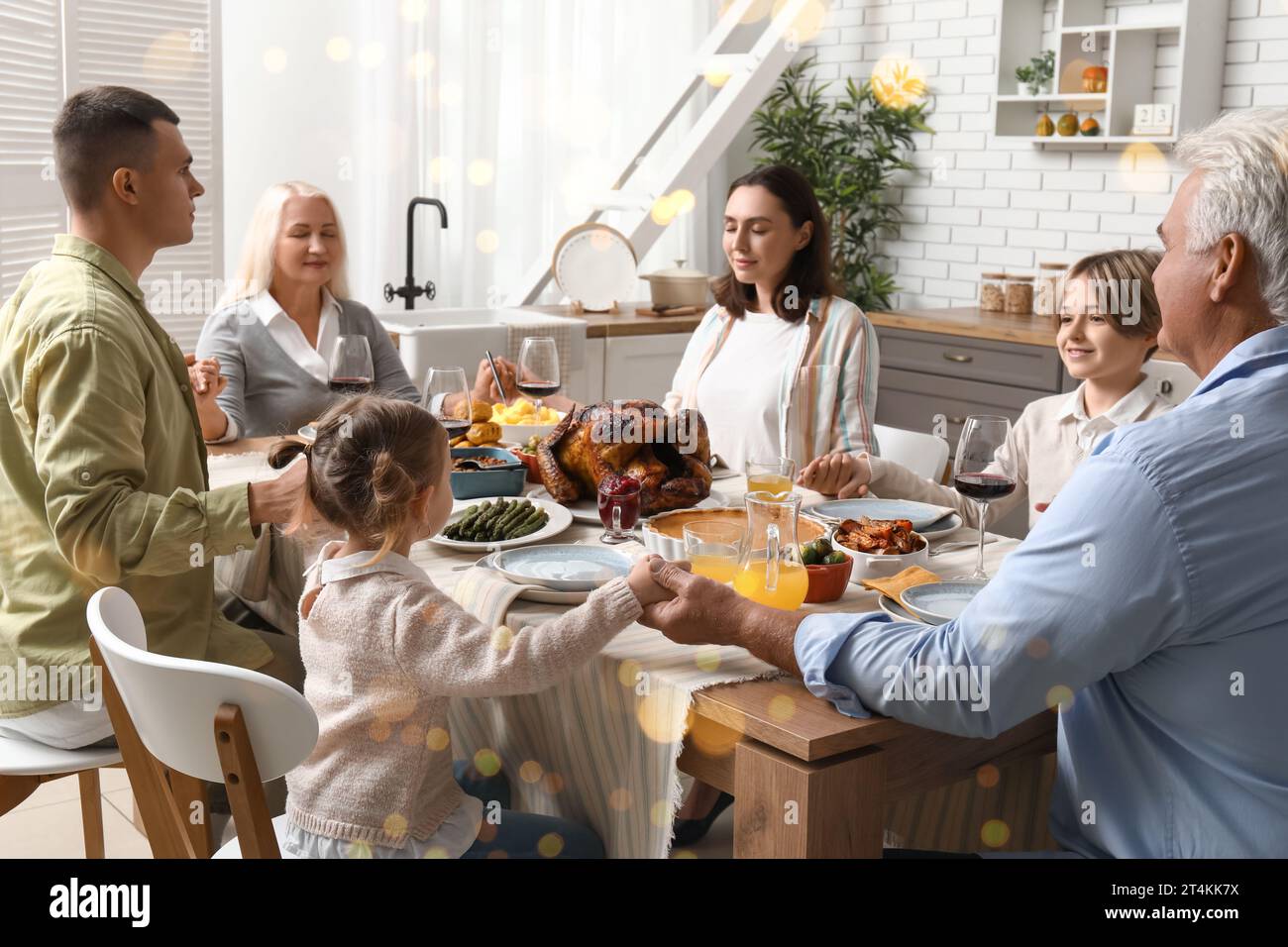 Family praying together meal dining hi-res stock photography and images ...