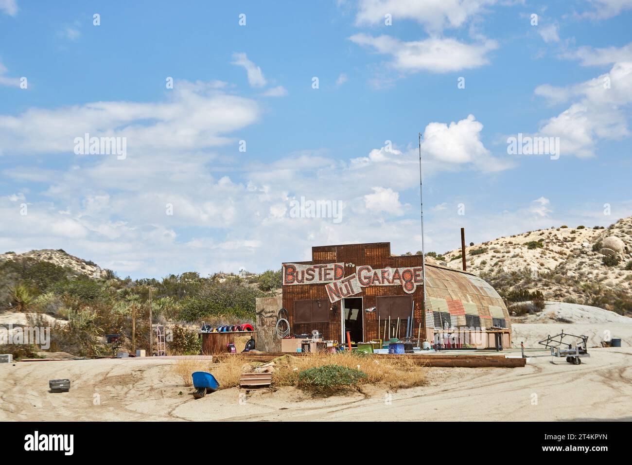 Aguanga, California, USA. 11th Aug, 2014. The Busted Nut Garage near Hwy 79 and 371 in Aguanga California. (Credit Image: © Ian L. Sitren/ZUMA Press Wire) EDITORIAL USAGE ONLY! Not for Commercial USAGE! Stock Photo