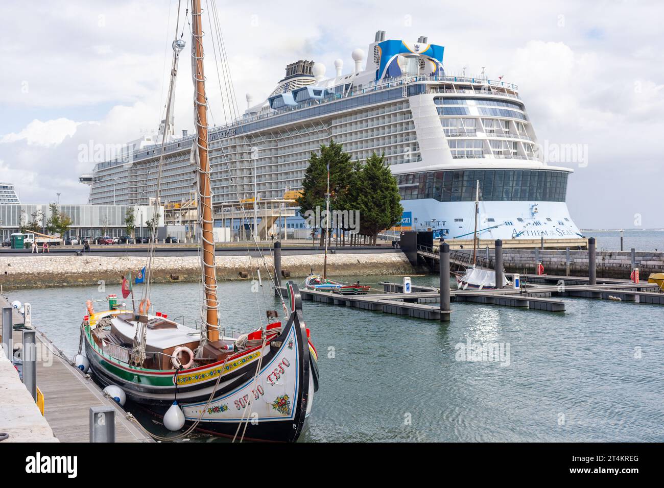 Royal Caribbean 'Anthem of the Seas' cruise ship moored at Lisbon Cruise Port, Jardim do Tabaco Quay, Lisbon, Portugal Stock Photo