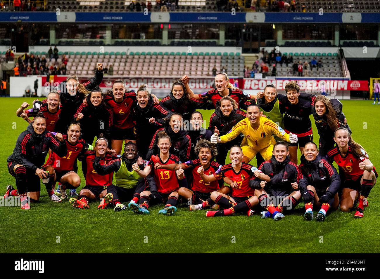 Leuven, Belgium. 31st Oct, 2023. LEUVEN, BELGIUM - OCTOBER 31: The team of Belgium celebrate their team's win after the UEFA Women's Nations League match between Belgium and England at Den Dreef on October 31, 2023 in Leuven, Belgium (Photo by Rene Nijhuis/BSR Agency) Credit: BSR Agency/Alamy Live News Stock Photo