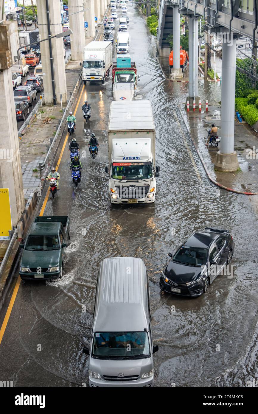 BANGKOK, THAILAND, OCT 11 2023, Traffic on a flooded highway in Bangkok Stock Photo