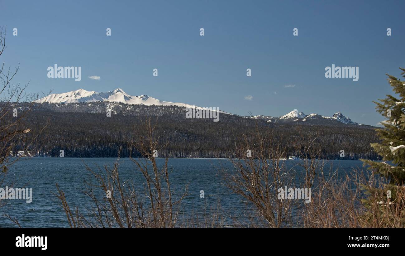 Oregon's Diamond Peak (L.) and Mt. Yoran (R.) as seen from Odell Lake in winter Stock Photo Alamy