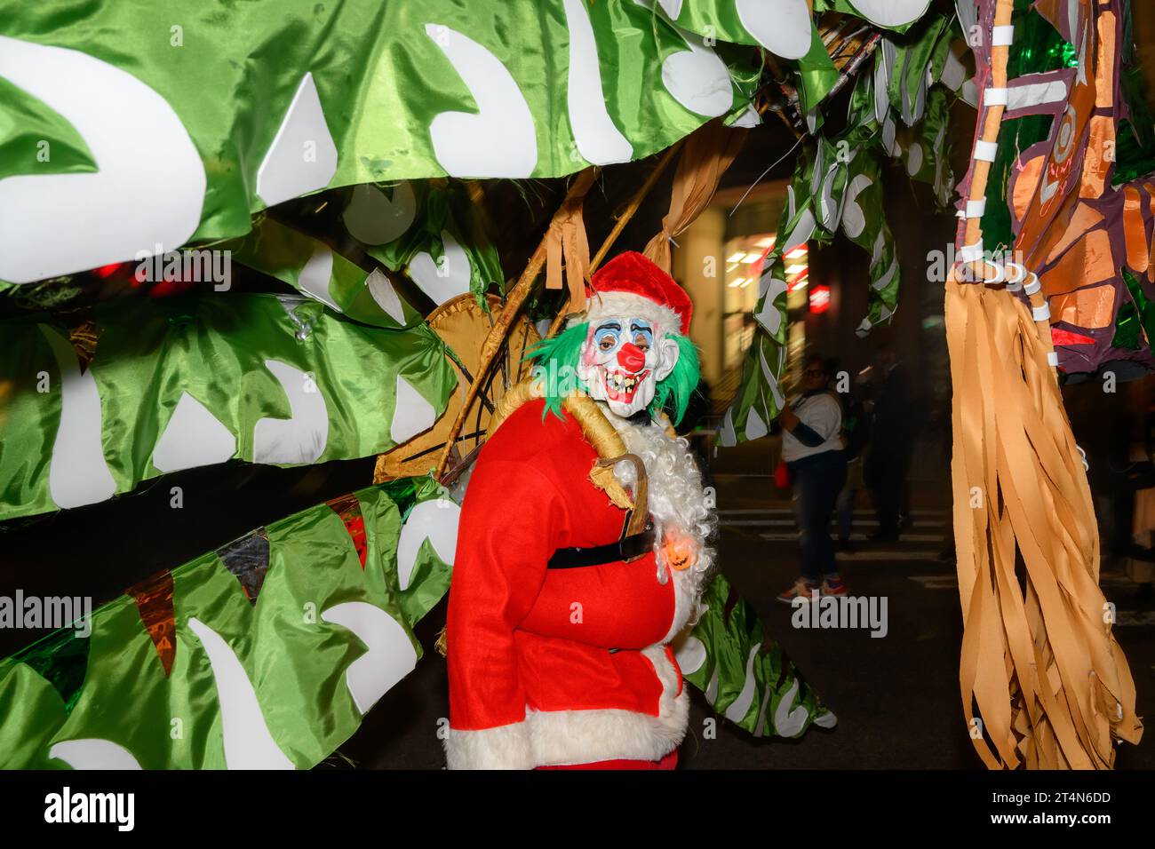 New York, USA. 31st Oct, 2023. People wear costumes as they participate