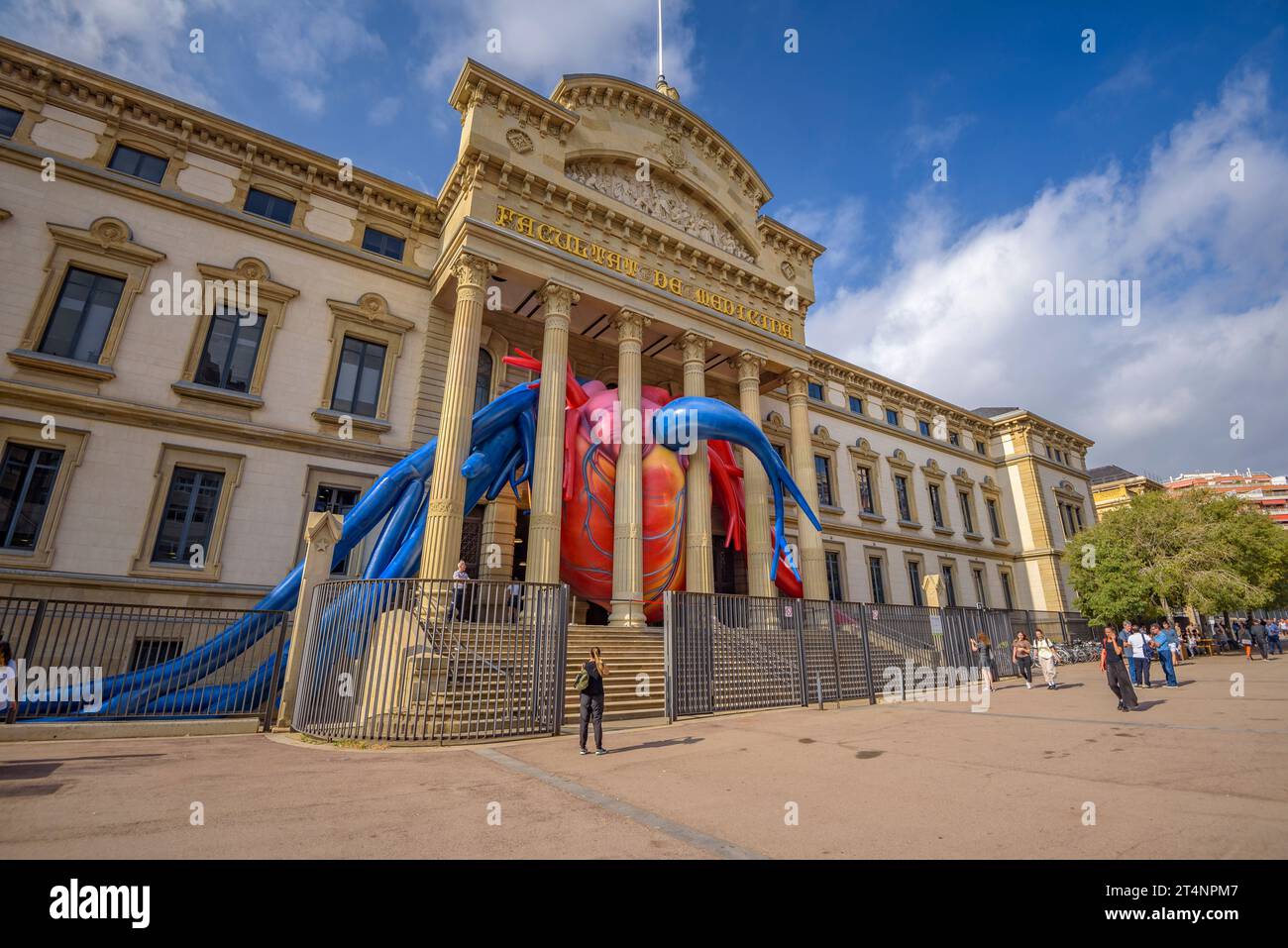 Sculpture - artistic intervention 'The Secret Heart' by Jaume Plensa, exhibited at the Hospital Clínic of Barcelona during 2023 (Barcelona, Spain) Stock Photo