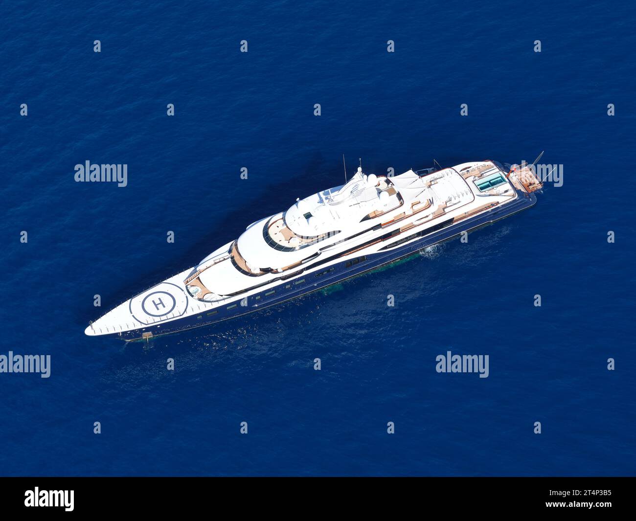 AERIAL VIEW. Symphony yacht (101-meter-long) anchored in the Bay of Roquebrune off the coast of Monaco. Stock Photo