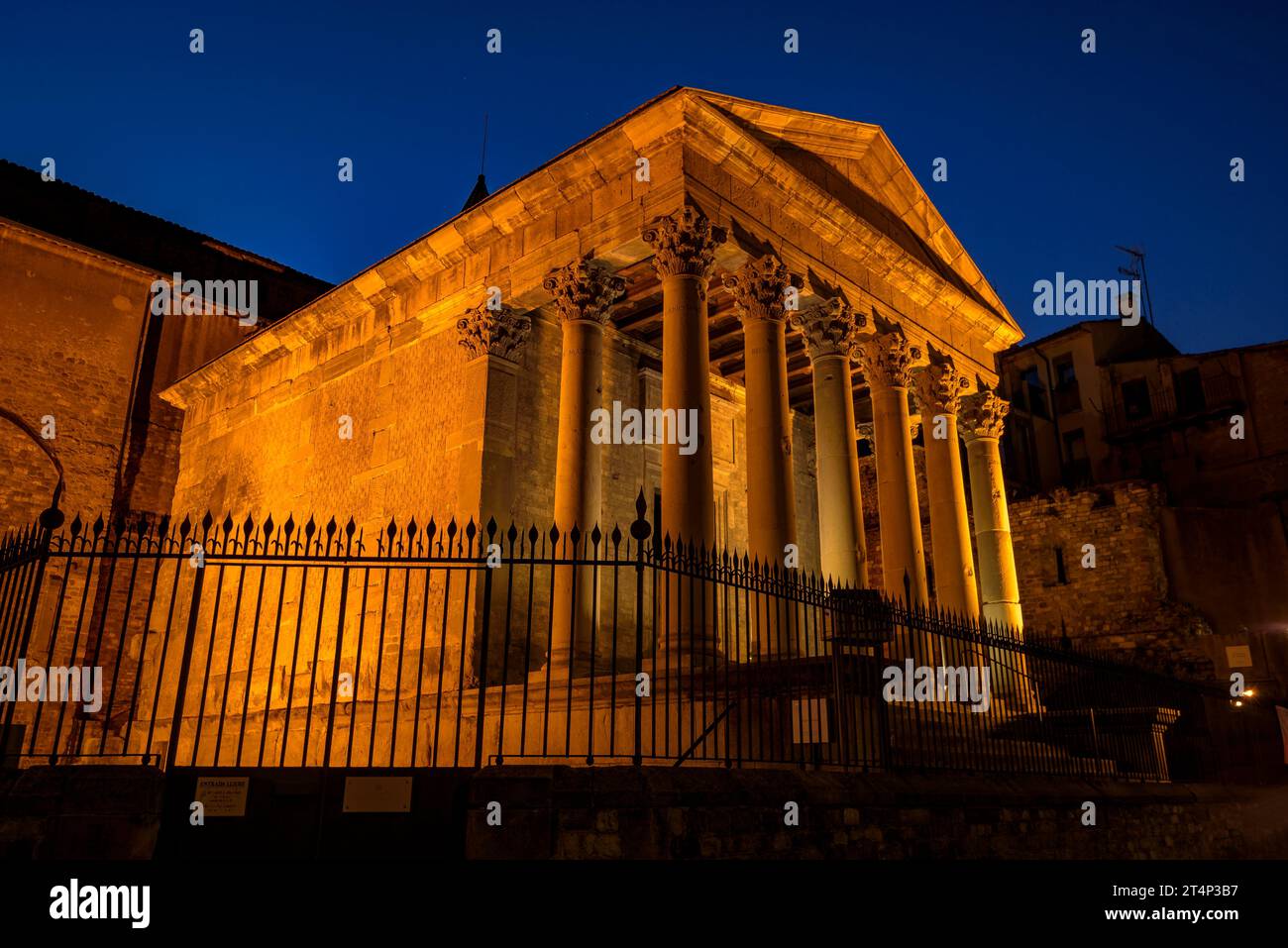 Roman temple of Vic at the blue hour as night falls (Osona, Barcelona, Catalonia, Spain) ESP: Templo romano de Vic en la hora azul y noche, Vic España Stock Photo