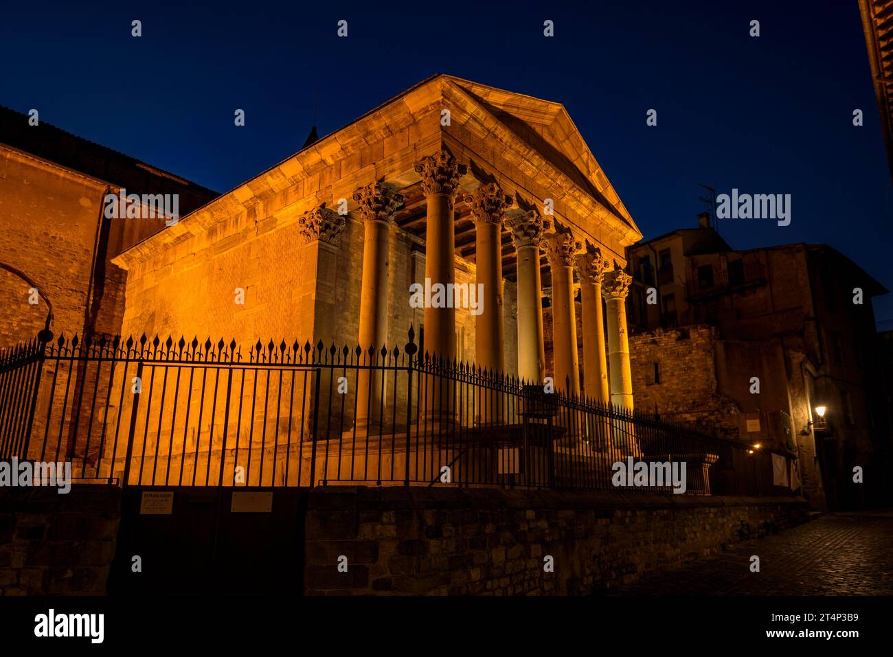 Roman temple of Vic at the blue hour as night falls (Osona, Barcelona, Catalonia, Spain) ESP: Templo romano de Vic en la hora azul y noche, Vic España Stock Photo