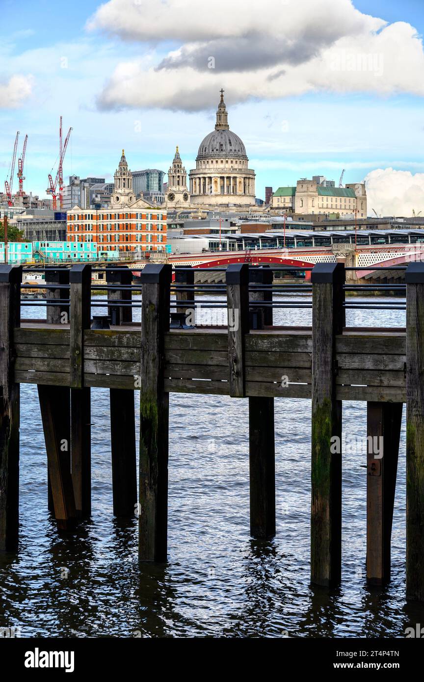 London, England, UK. River Thames at low tide - St Paul's Cathedral and the City skyline Stock Photo