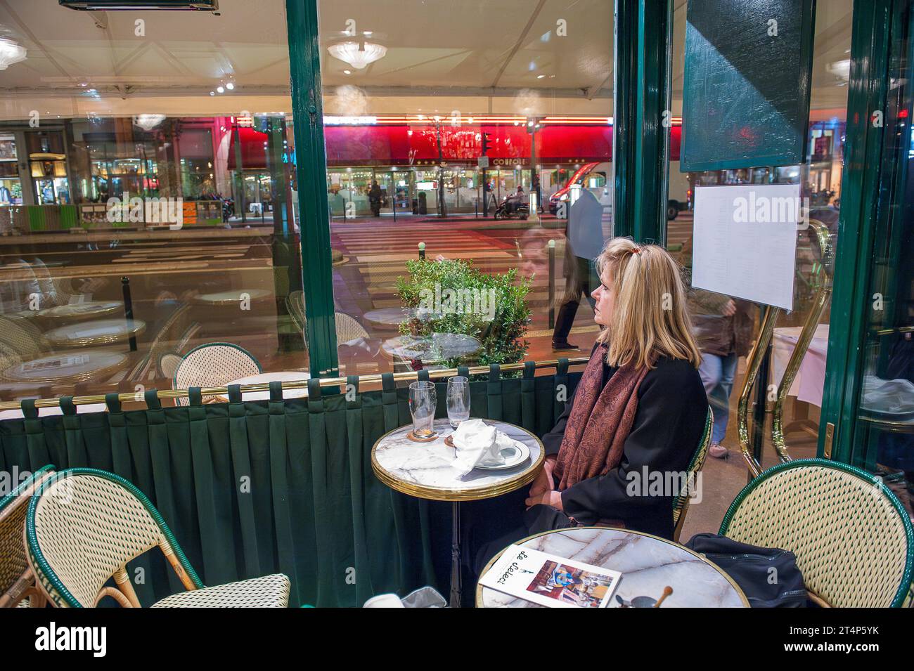 Interiro of Café Le Select during November in Paris. It is a legendary  brasserie and restaurant in Montparnasse established 1925. Stock Photo