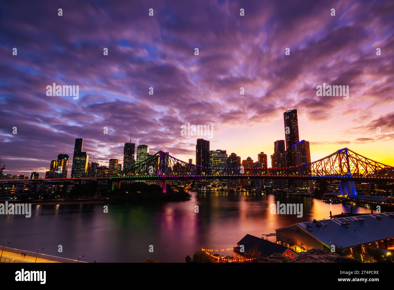 BRISBANE, AUSTRALIA - JULY 27, 2023: Brisbane skyline and Story Bridge from the suburb of New Farm and Wilson Outlook Reserve at dusk in Queensland, A Stock Photo