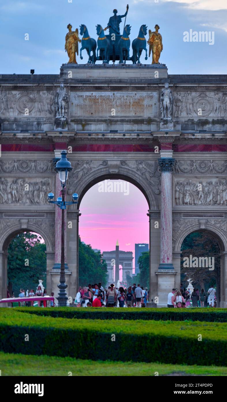 Arc de triomphe modern hi-res stock photography and images