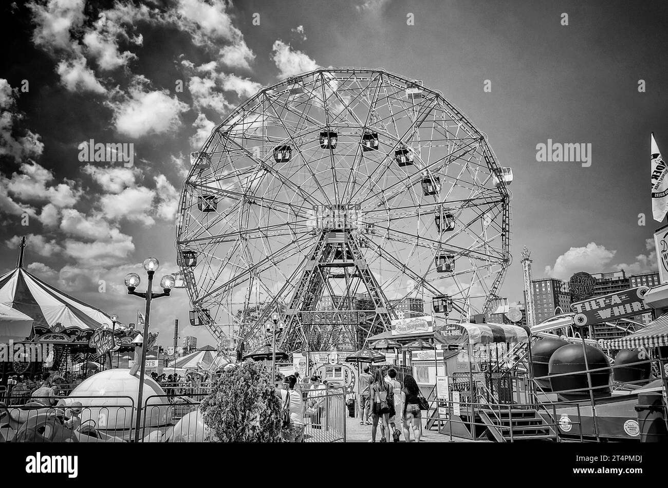 Wonder wheel in coney island Black and White Stock Photos & Images - Alamy