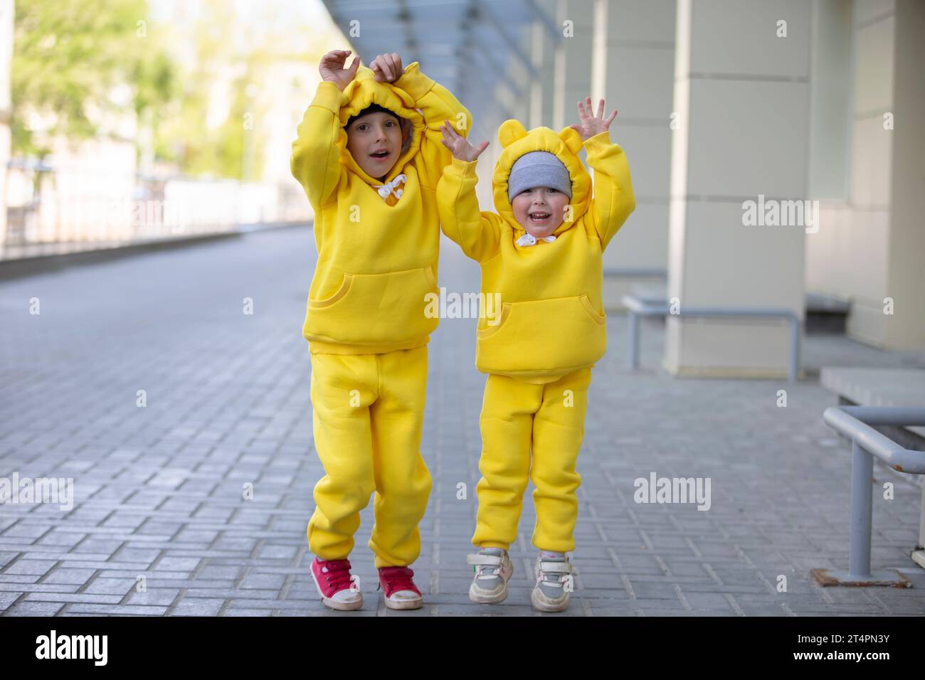 Little brother and sister hi-res stock photography and images - Page 22 -  Alamy