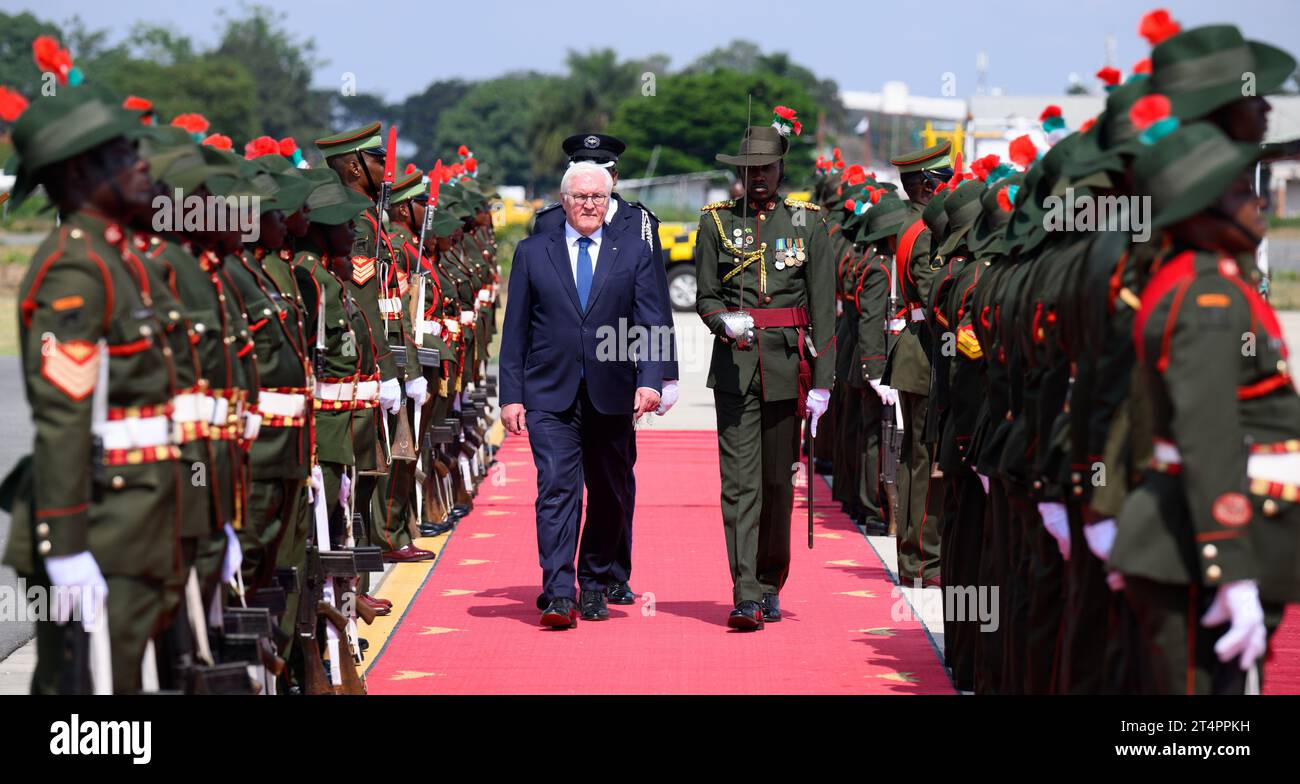 Lusaka, Zambia. 01st Nov, 2023. German President Frank-Walter Steinmeier is welcomed with military honors by the President of Zambia, Hichilema, at Kenneth Kaunda International Airport in Lusaka. President Steinmeier is visiting the East African countries of Tanzania and Zambia this week. Credit: Bernd von Jutrczenka/dpa/Alamy Live News Stock Photo