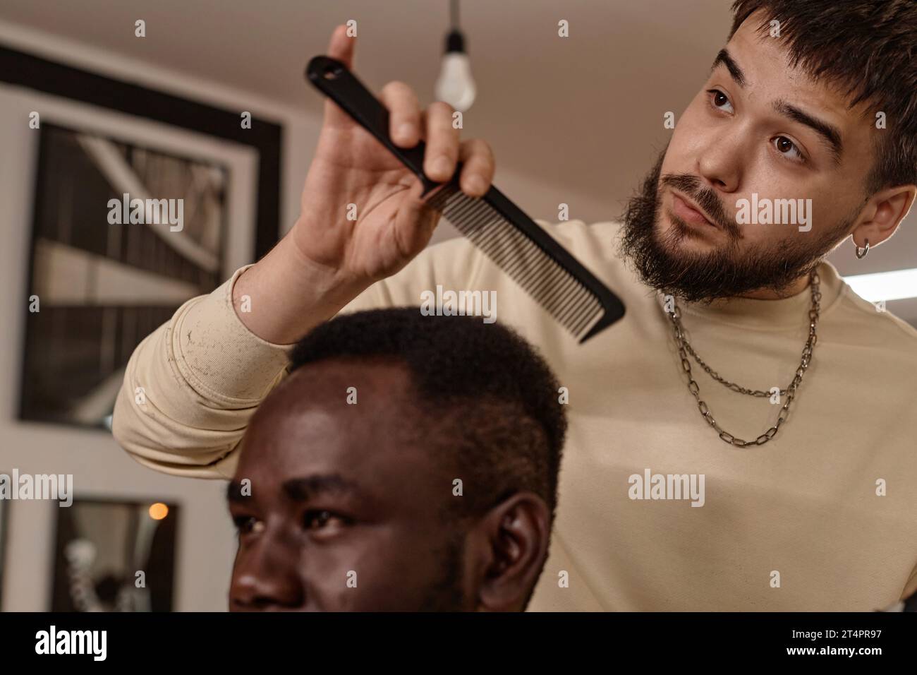 Professional barber using comb hi-res stock photography and images - Alamy
