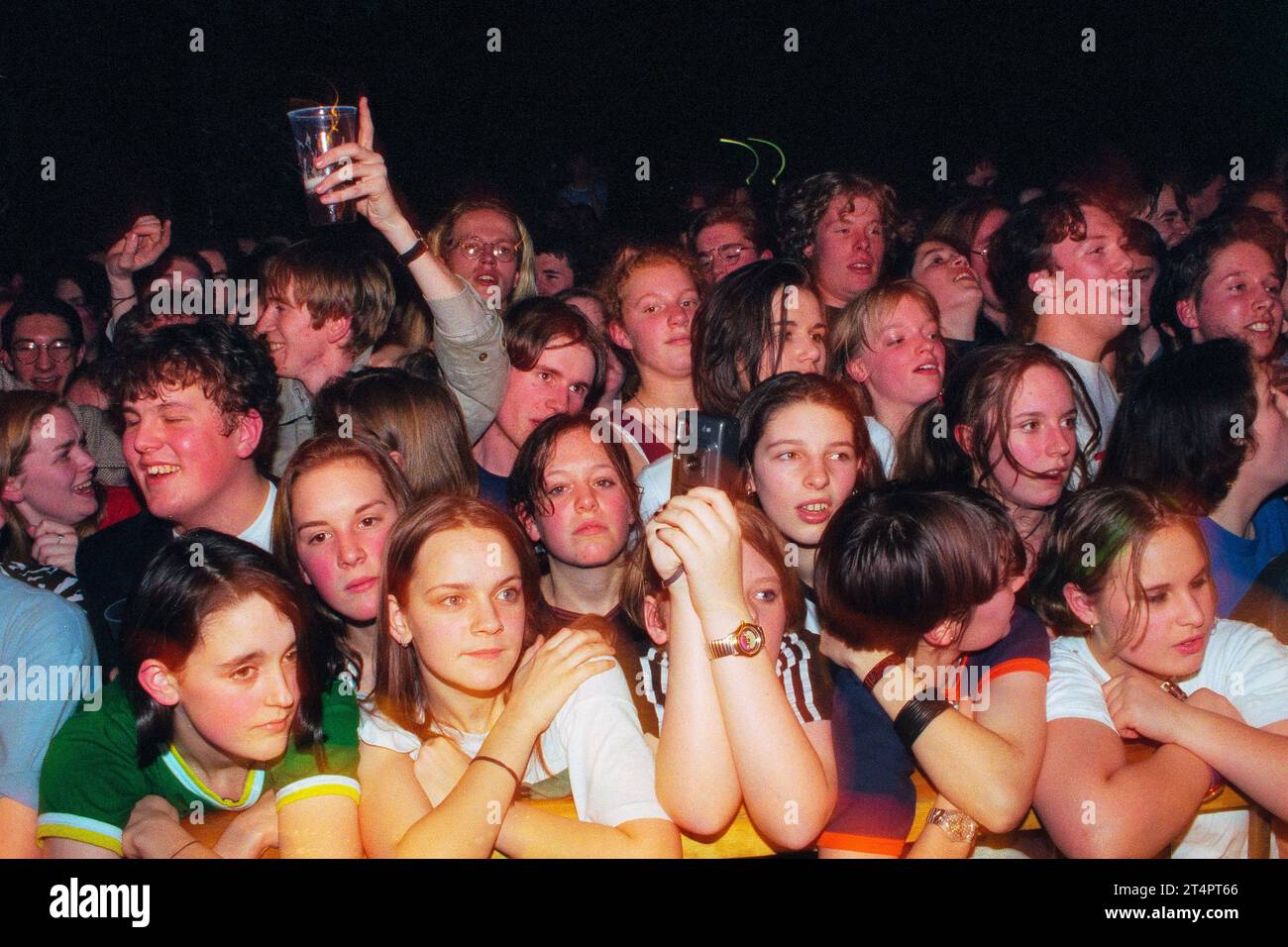 BRITPOP FANS, BRISTOL UNIVERSITY, 1996: Young fans in the crowd up against the safety barrier during the Cardigans set on the NME Tour at Bristol University Anson Rooms in Bristol, England, UK in January 1996. Photo: Rob Watkins Stock Photo