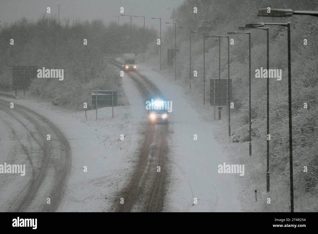 Heavy snowfall disrupts travel in the midlands region of the A14 near