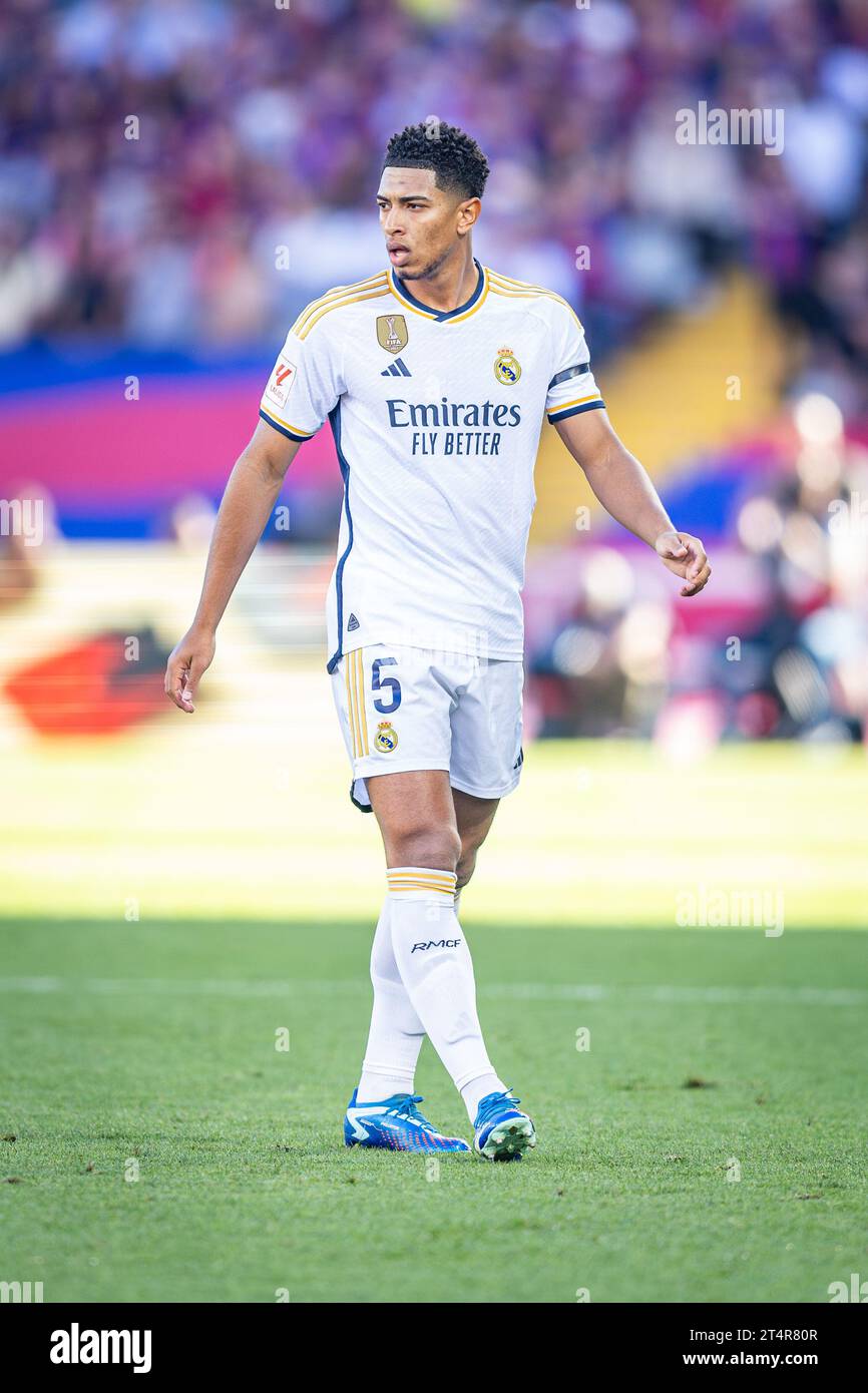 Barcelona, Spain. 28th Oct, 2023. Jude Bellingham (Real Madrid) seen in action during the football match of Spanish championship La Liga EA Sports between Barcelona vs Real Madrid, better known as El Clasico, played at Olimpico de Montjuic stadium. Barcelona 1 : 2 Real Madrid (Photo by Alberto Gardin/SOPA Images/Sipa USA) Credit: Sipa USA/Alamy Live News Stock Photo