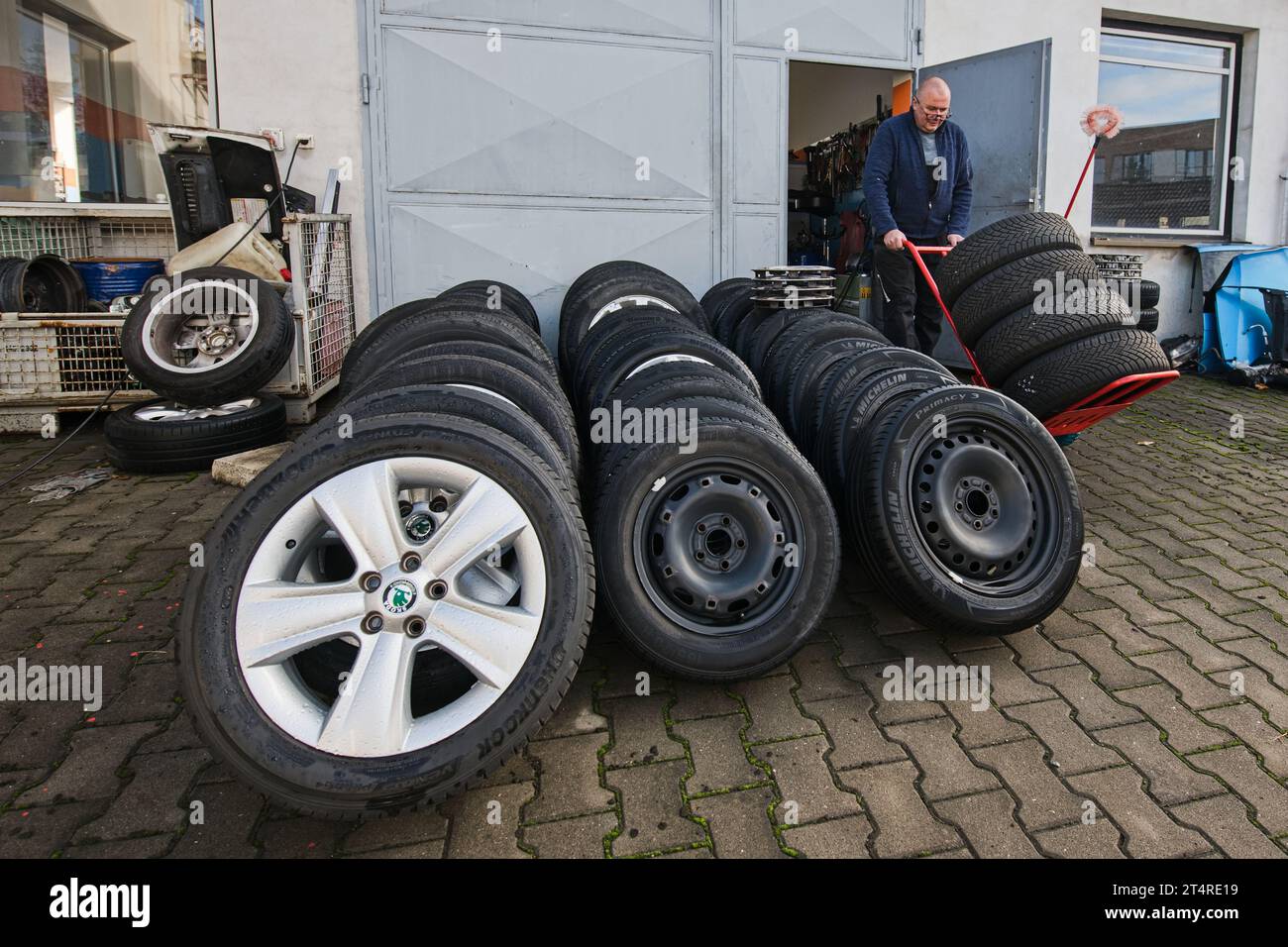 Zastavka, Czech Republic. 01st Nov, 2023. Snow tires are being mounted