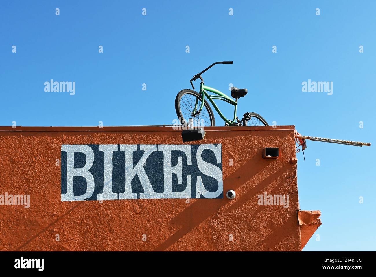 NEWPORT BEACH, CALIFORNIA - 26 OCT 2023: Bicycle on top of a shop with the word Bikes. Stock Photo
