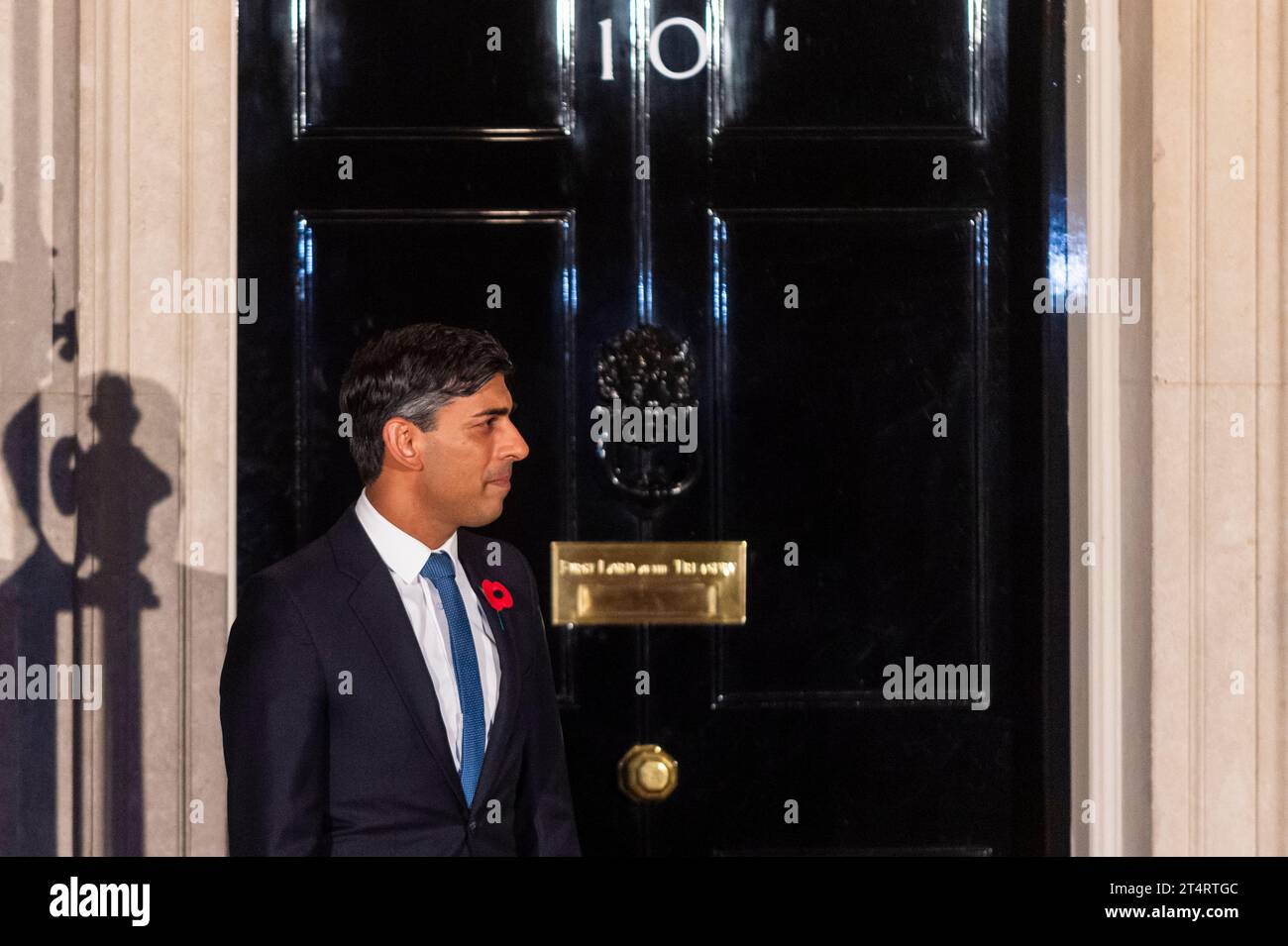 London, UK.  1 November 2023.  Prime Minister, Rishi Sunak, waits to welcome Vice President of the United States, Kamala Harris, to Number 10 Downing Street.  They will attend day two of the first AI (artificial intelligence) Safety Summit, hosted by the UK at Bletchley Park, Buckinghamshire, on 2 November.  Credit: Stephen Chung / Alamy Live News Stock Photo