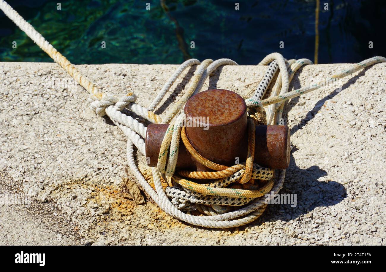 Cable anchoring hi-res stock photography and images - Alamy