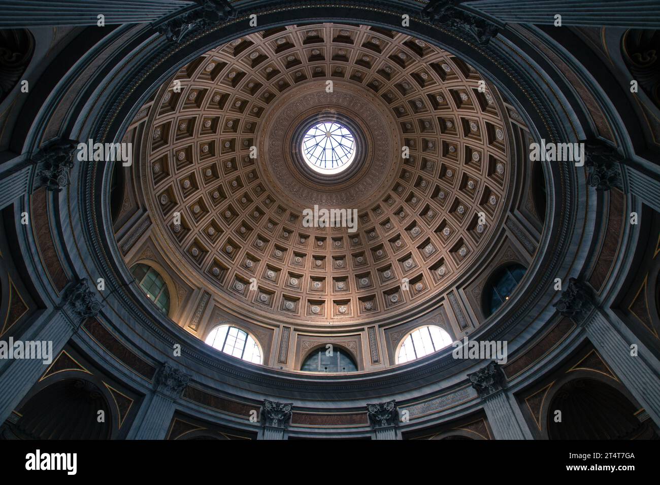 Blick in die prächtige Kuppel des Pantheon in Rom, ein Meisterwerk der römischen Architektur. Stock Photo