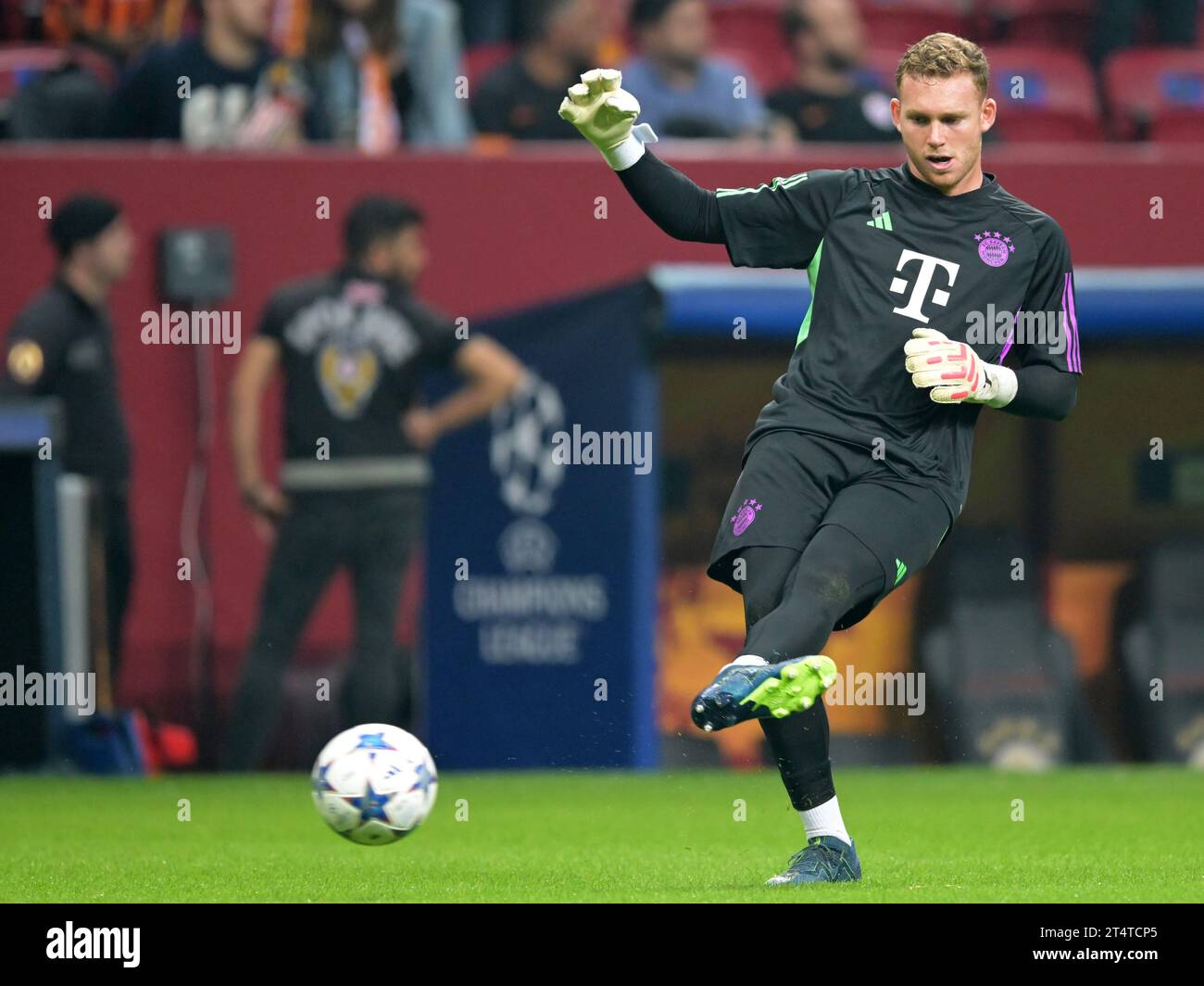 ISTANBUL - FC Bayern Munich goalkeeper Daniel Peretz during the UEFA Champions League Group A match between Galatasaray and FC Bayern Munich at the Rams Global Stadium on October 24 in Istanbul, Turkey. ANP | Hollandse Hoogte | GERRIT VAN COLOGNE Stock Photo