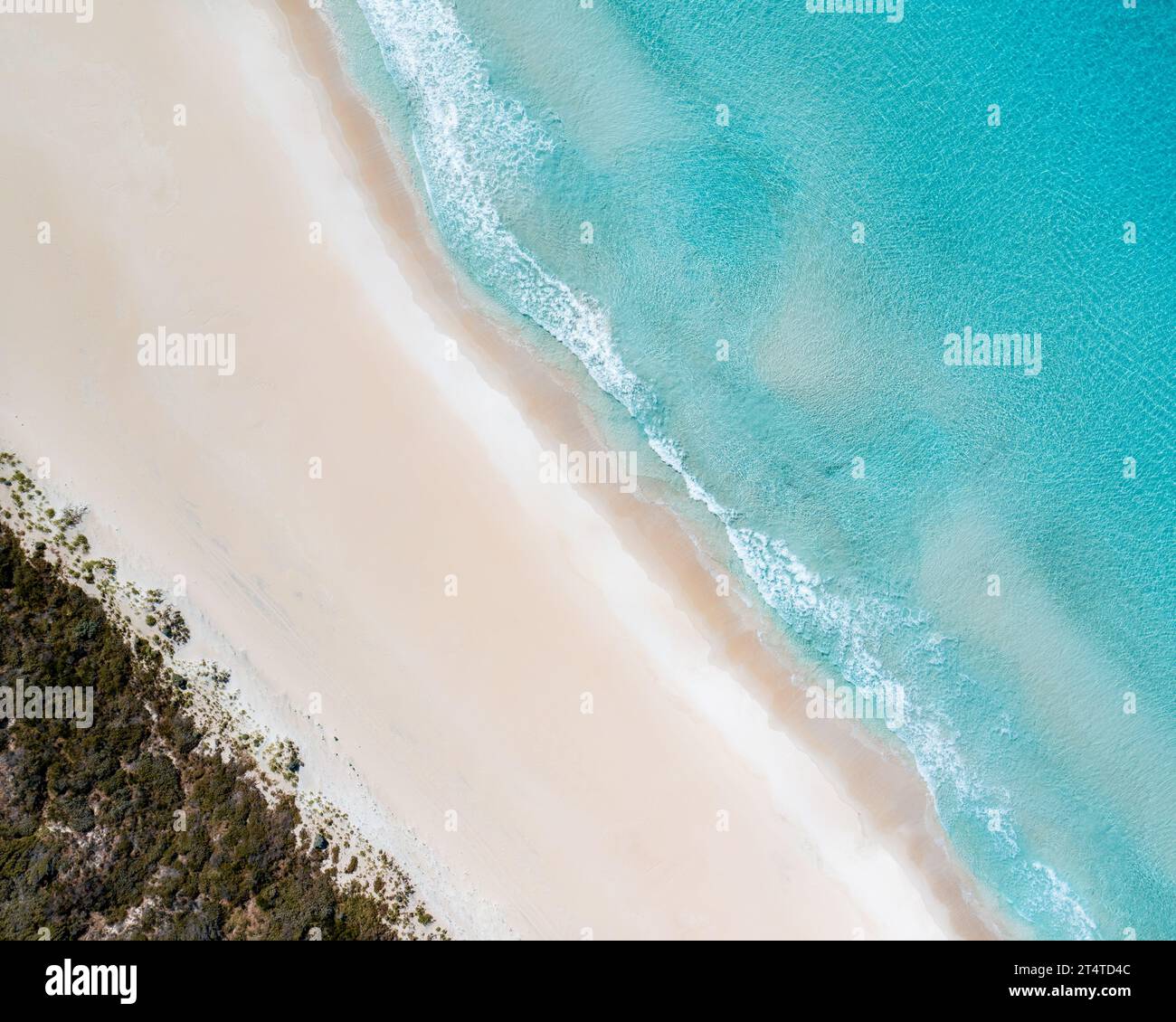 Aerial view of a pristine beach and clear blue waters Stock Photo - Alamy