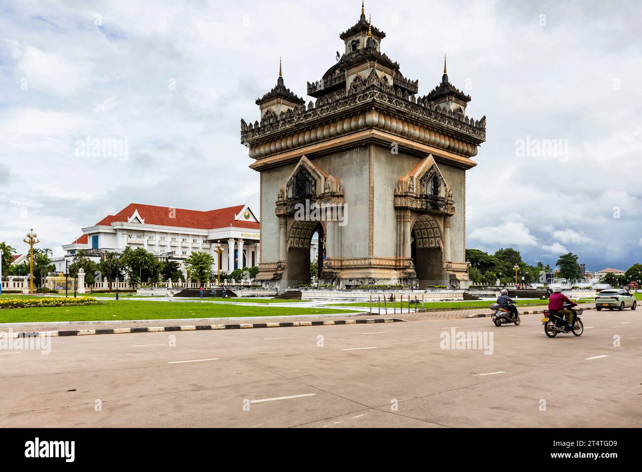 Patuxay(Patuxai), Victory Gate, Anousavary(Anosavari) monument, Prime Minister Office, Avenue Lane Xang, Vientiane, Laos, Southeast Asia, Asia Stock Photo