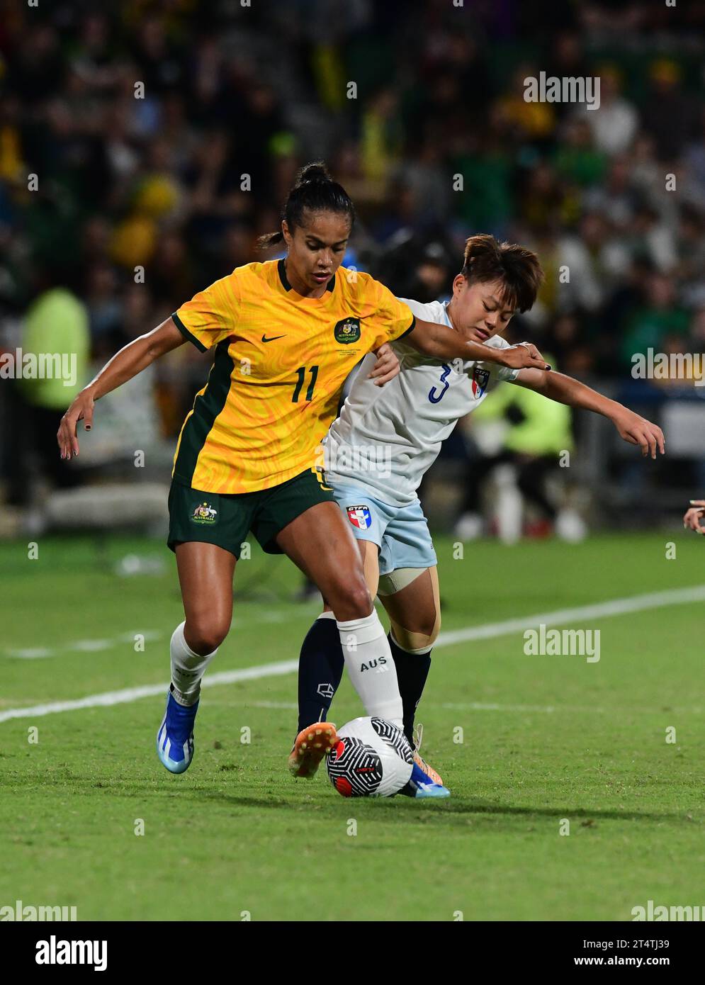 perth-australia-01st-nov-2023-mary-fowler-l-of-australia-women-s