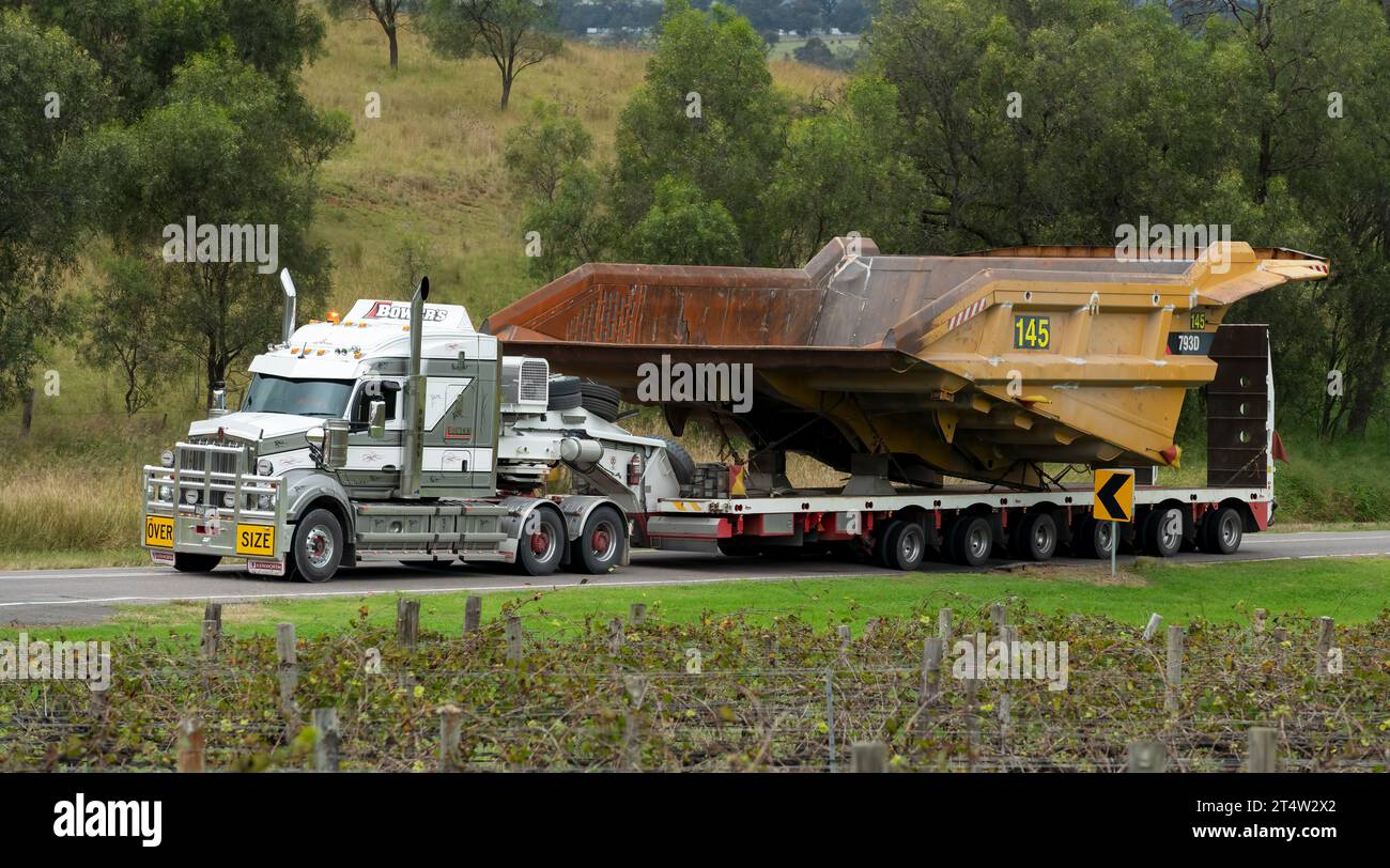 HUNTER VALLEY, NEW SOUTH WALES,AUSTRALIA, April 22nd 2022,  Bowers heavy haulage transporting very wide mining equipment uphill. Stock Photo