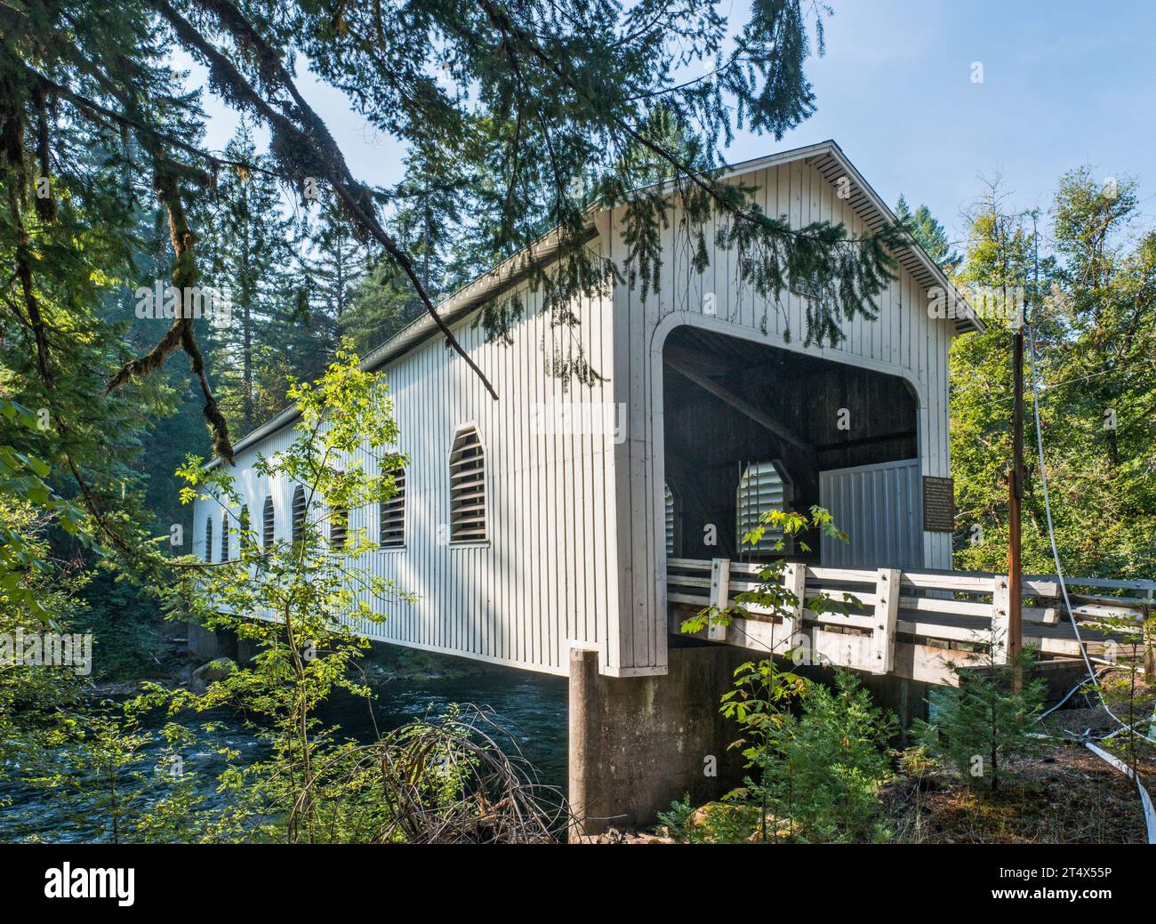 Belknap Bridge, Howe truss bridge, over McKenzie River in community of Rainbow, Oregon, USA Stock Photo